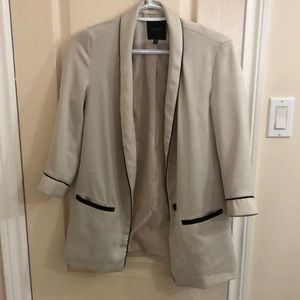 White satin blazer. 3/4 sleeve
